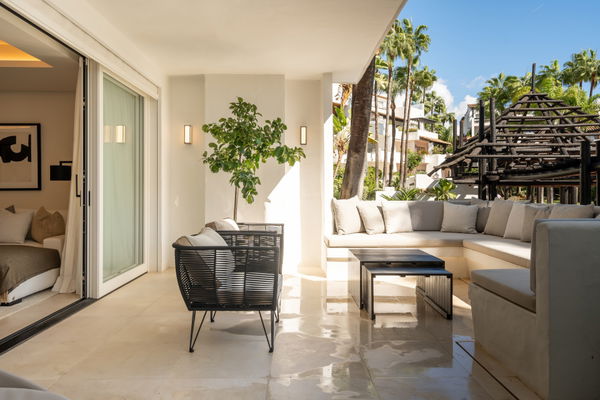 Beautifully renovated three bedroom garden apartment in Puente Romano, Marbella