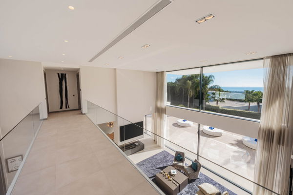 Elegant contemporary villa with sea views in the gated community of El Madroñal, Benahavís