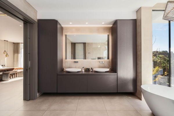 Elegant contemporary villa with sea views in the gated community of El Madroñal, Benahavís