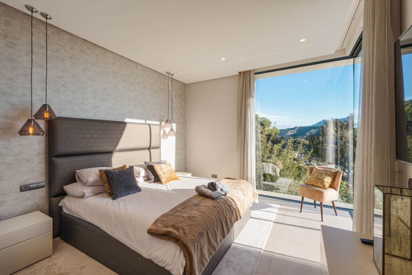 Elegant contemporary villa with sea views in the gated community of El Madroñal, Benahavís
