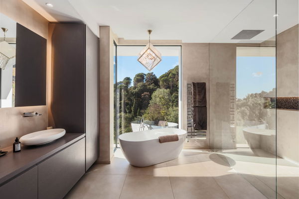 Elegant contemporary villa with sea views in the gated community of El Madroñal, Benahavís