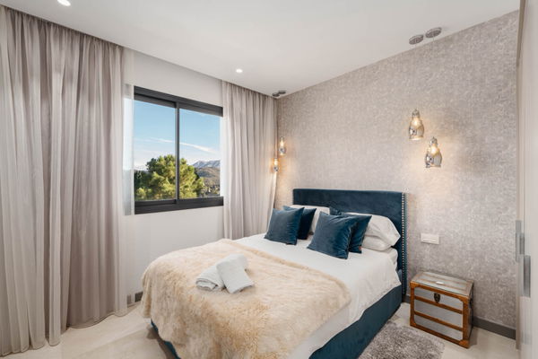 Elegant contemporary villa with sea views in the gated community of El Madroñal, Benahavís