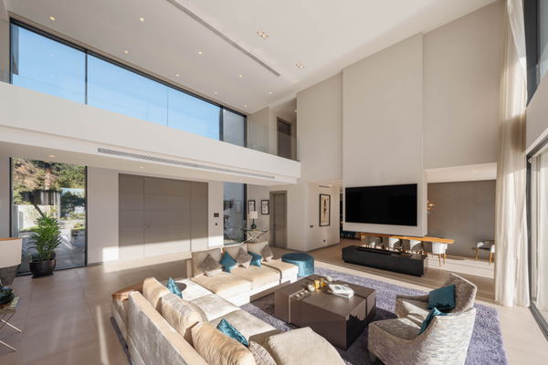 Elegant contemporary villa with sea views in the gated community of El Madroñal, Benahavís