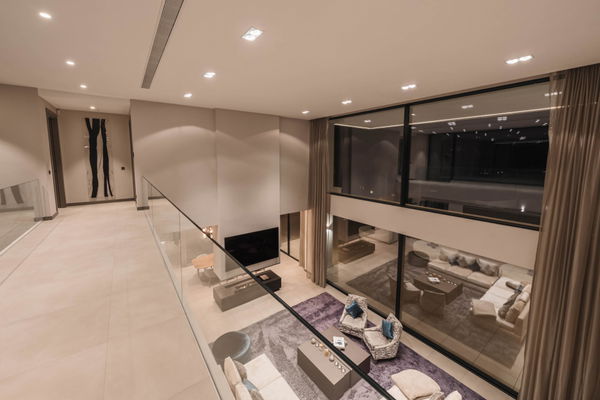 Elegant contemporary villa with sea views in the gated community of El Madroñal, Benahavís