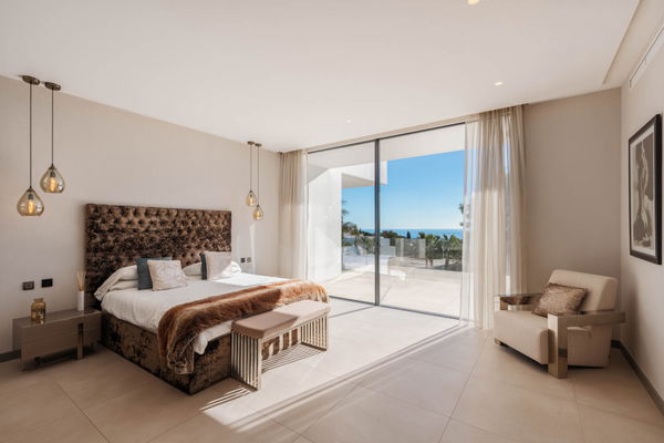 Elegant contemporary villa with sea views in the gated community of El Madroñal, Benahavís