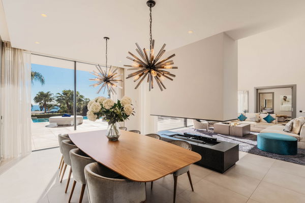 Elegant contemporary villa with sea views in the gated community of El Madroñal, Benahavís