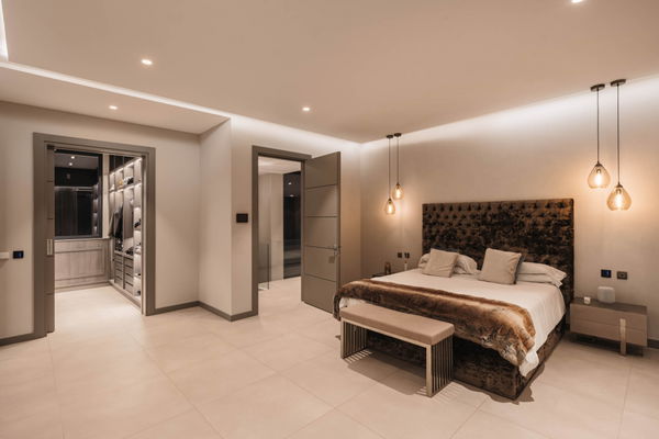 Elegant contemporary villa with sea views in the gated community of El Madroñal, Benahavís