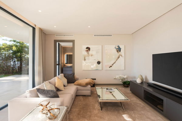 Elegant contemporary villa with sea views in the gated community of El Madroñal, Benahavís