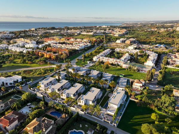 Villa off plan in a new exclusive development with views of the Mediterranean on the new Golden Mile, Estepona