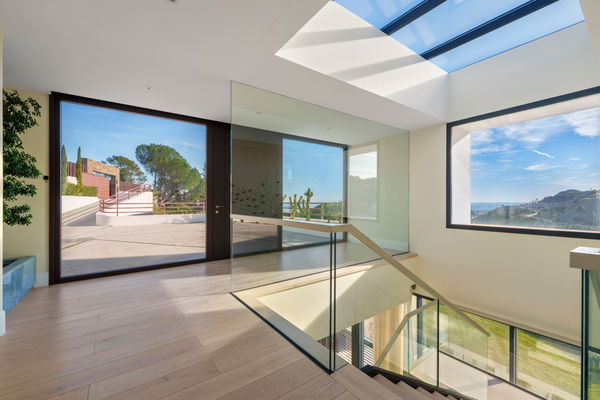Architectural masterpiece with panoramic sea & mountain views in El Madroñal, Benahavís