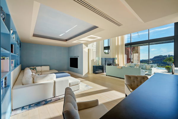 Architectural masterpiece with panoramic sea & mountain views in El Madroñal, Benahavís