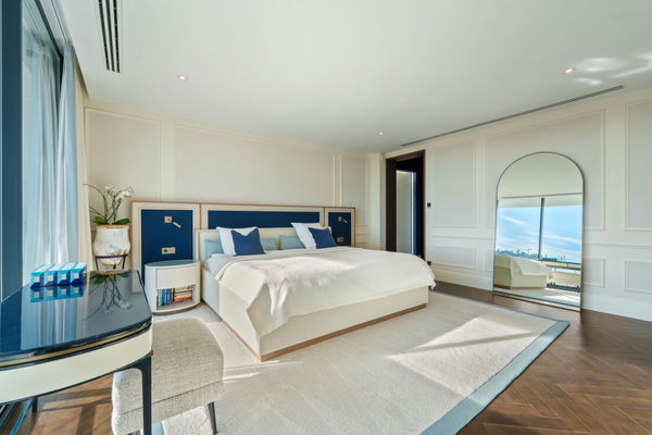 Architectural masterpiece with panoramic sea & mountain views in El Madroñal, Benahavís