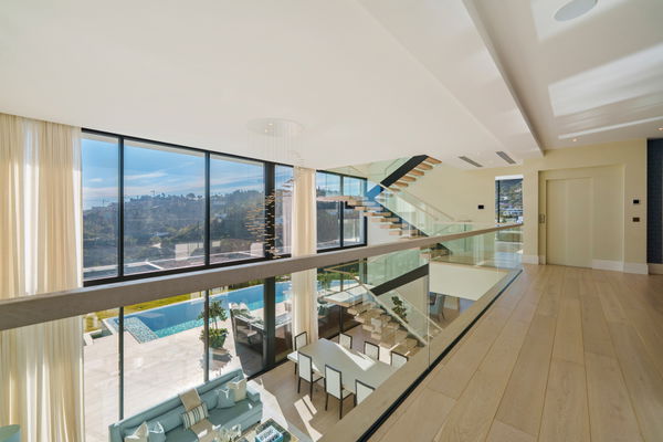 Architectural masterpiece with panoramic sea & mountain views in El Madroñal, Benahavís