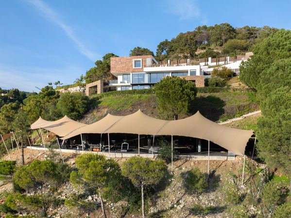 Architectural masterpiece with panoramic sea & mountain views in El Madroñal, Benahavís
