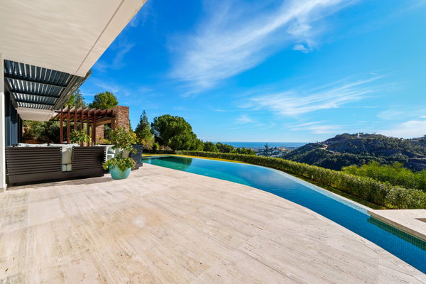 Architectural masterpiece with panoramic sea & mountain views in El Madroñal, Benahavís