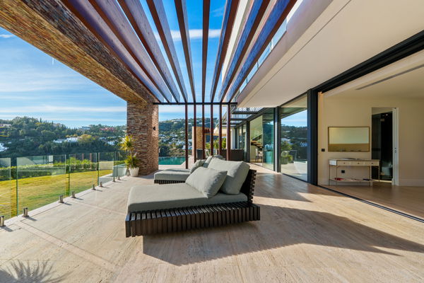 Architectural masterpiece with panoramic sea & mountain views in El Madroñal, Benahavís