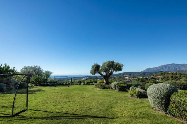 Exclusive mansion with panoramic views of the sea and coastline at Marbella Golf Club Resort, Benahavís