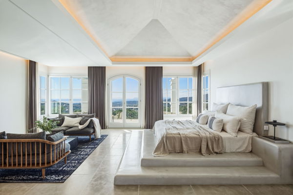Exclusive mansion with panoramic views of the sea and coastline at Marbella Golf Club Resort, Benahavís