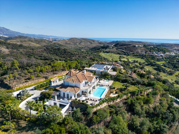 Exclusive mansion with panoramic views of the sea and coastline at Marbella Golf Club Resort, Benahavís