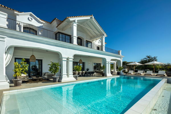 Exclusive mansion with panoramic views of the sea and coastline at Marbella Golf Club Resort, Benahavís