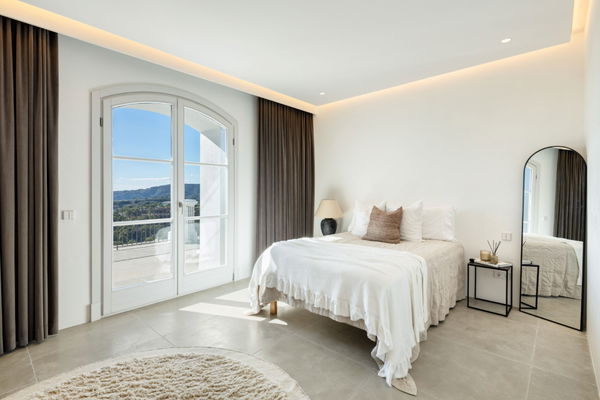 Exclusive mansion with panoramic views of the sea and coastline at Marbella Golf Club Resort, Benahavís