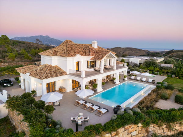 Exclusive mansion with panoramic views of the sea and coastline at Marbella Golf Club Resort, Benahavís