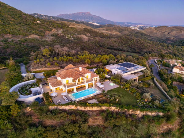 Exclusive mansion with panoramic views of the sea and coastline at Marbella Golf Club Resort, Benahavís