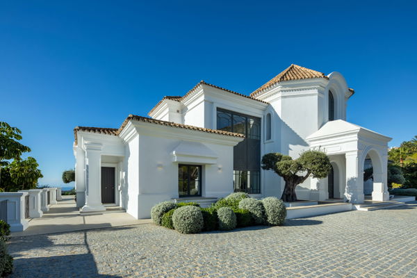 Exclusive mansion with panoramic views of the sea and coastline at Marbella Golf Club Resort, Benahavís