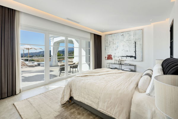 Exclusive mansion with panoramic views of the sea and coastline at Marbella Golf Club Resort, Benahavís