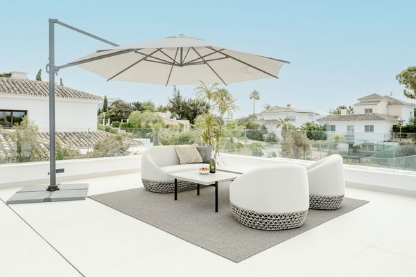 Charming villa with pool close to the beach in Las Chapas, Marbella