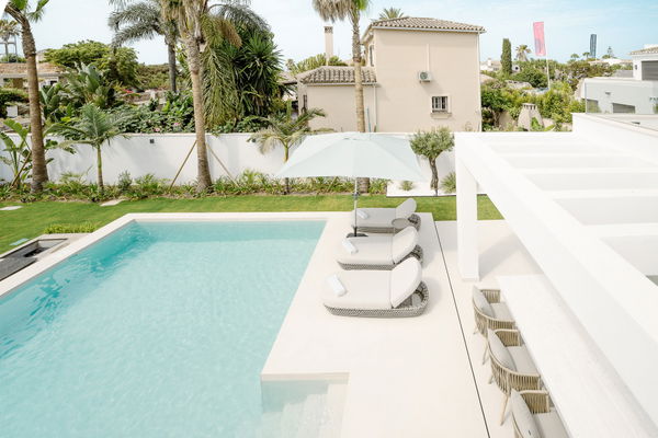 Charming villa with pool close to the beach in Las Chapas, Marbella