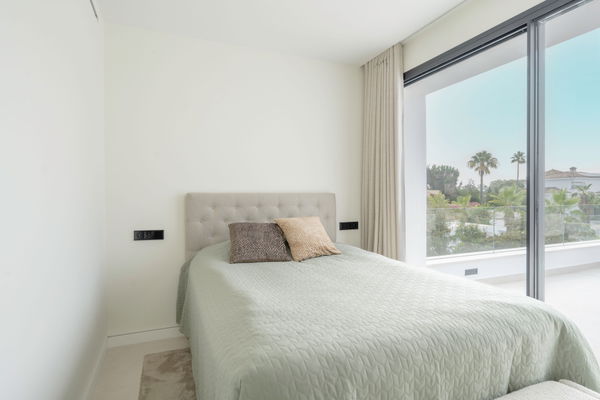 Charming villa with pool close to the beach in Las Chapas, Marbella