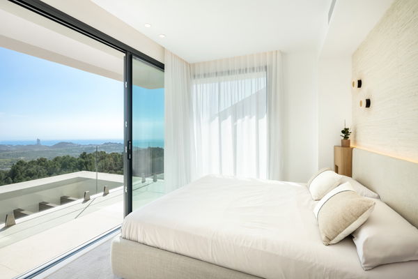Stunning villa in the prestigious area of Pinares de San Anton, Málaga