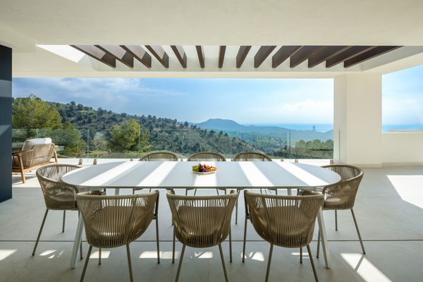 Stunning villa in the prestigious area of Pinares de San Anton, Málaga