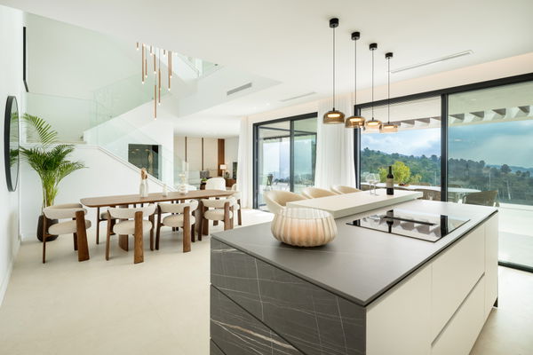 Stunning villa in the prestigious area of Pinares de San Anton, Málaga