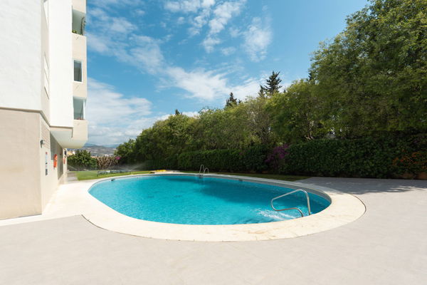 Ground floor residence with sea and mountain views in Nueva Andalucia, Marbella