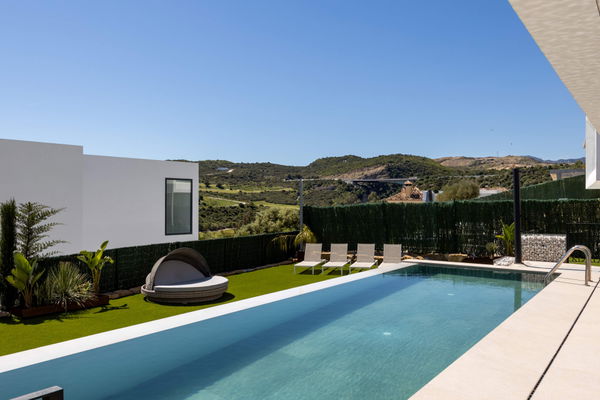 Modern villa with open golf views in Valle Romano, Estepona West