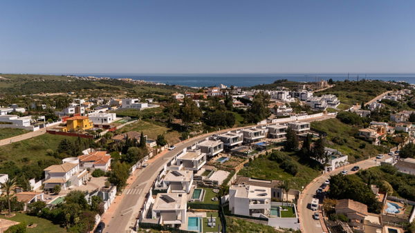 Modern villa with open golf views in Valle Romano, Estepona West