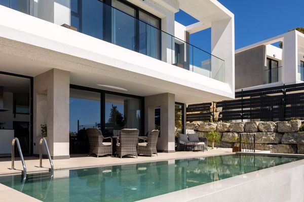 Modern villa with open golf views in Valle Romano, Estepona West