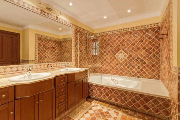 Traditional Andalusian frontline golf villa in Guadalmina Alta, Marbella