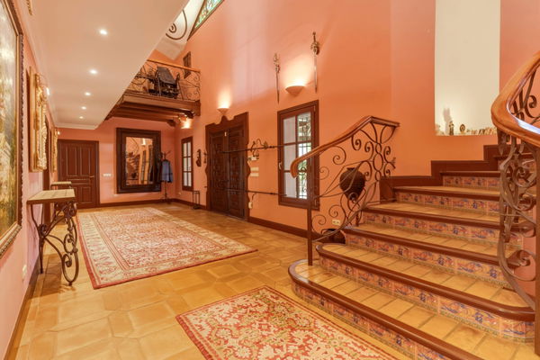 Traditional Andalusian frontline golf villa in Guadalmina Alta, Marbella