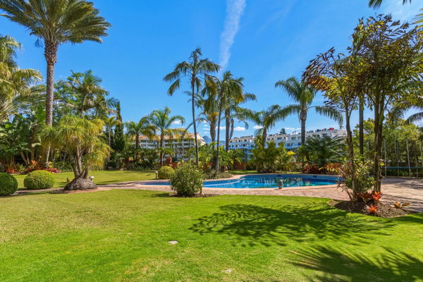 Traditional Andalusian frontline golf villa in Guadalmina Alta, Marbella