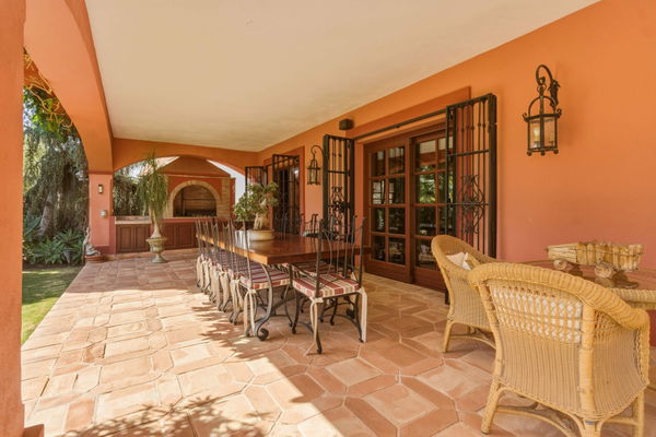 Traditional Andalusian frontline golf villa in Guadalmina Alta, Marbella