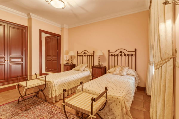 Traditional Andalusian frontline golf villa in Guadalmina Alta, Marbella