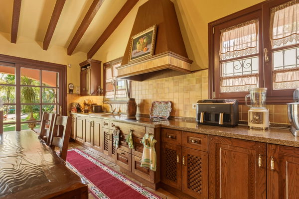 Traditional Andalusian frontline golf villa in Guadalmina Alta, Marbella
