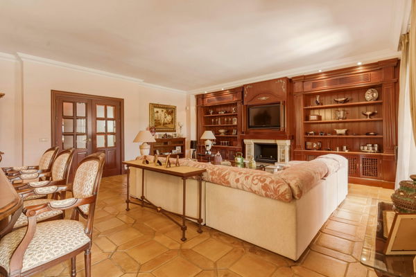 Traditional Andalusian frontline golf villa in Guadalmina Alta, Marbella