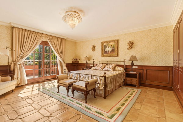 Traditional Andalusian frontline golf villa in Guadalmina Alta, Marbella