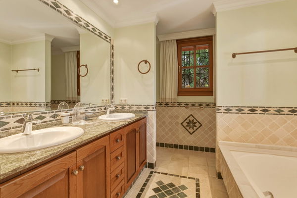 Traditional Andalusian frontline golf villa in Guadalmina Alta, Marbella