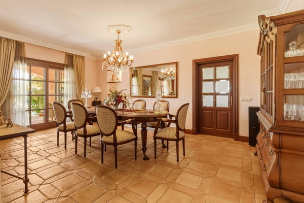Traditional Andalusian frontline golf villa in Guadalmina Alta, Marbella