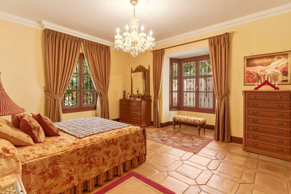Traditional Andalusian frontline golf villa in Guadalmina Alta, Marbella